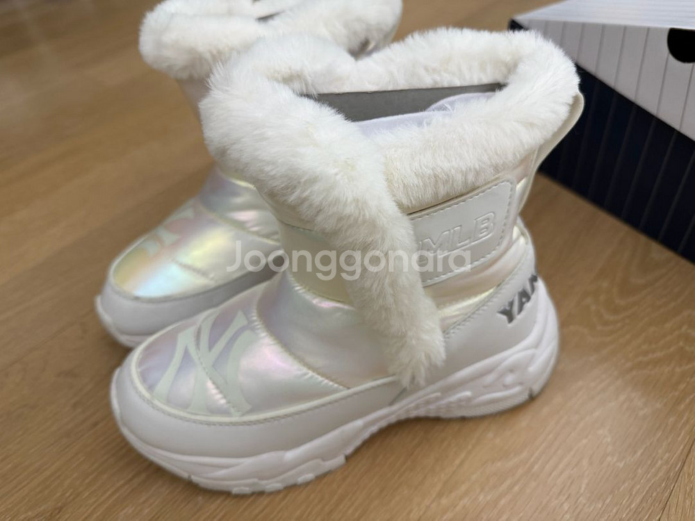 mlb키즈 패딩 방한부츠 220 팝니다.--2