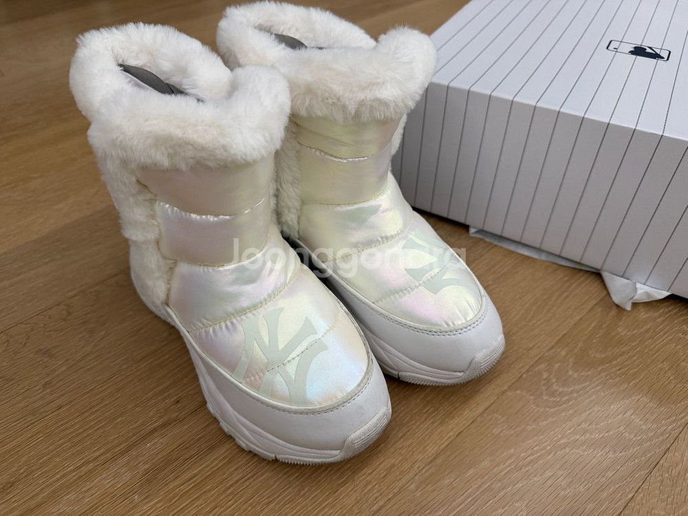 mlb키즈 패딩 방한부츠 220 팝니다.--1