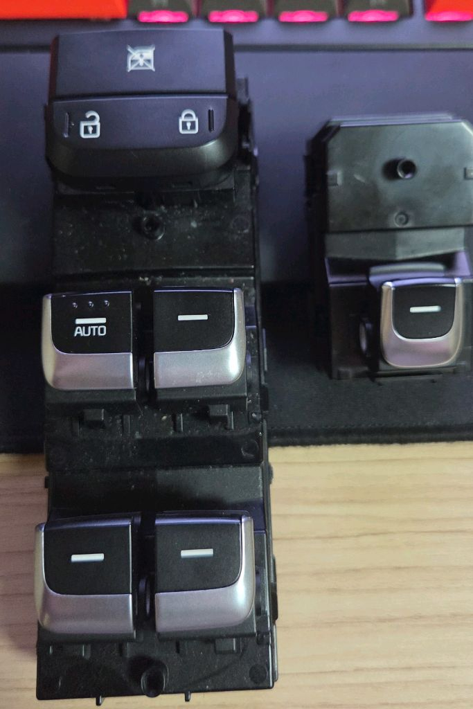 스포티지QL 2016~2021호환 정품순정 윈도우스위치 운전석+동승석 이미지