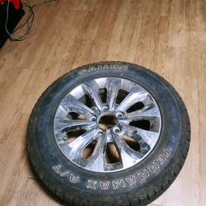 7만원. 사일룬 테라맥스 AT 235 65 17 타이어 1개 + 쌍용 코란도 투리스모 17인치 휠 1개