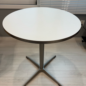 원형 테이블 (상태 양호합니다)