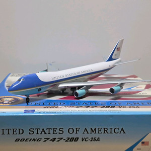 1:200 VC-25A, 대한항공 B747-400F