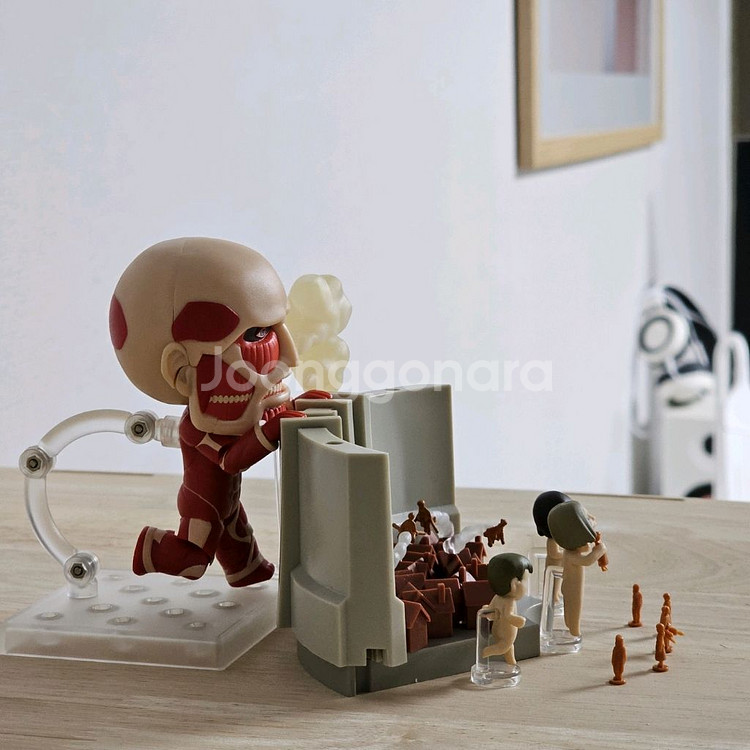 초희귀미개봉)진격의거인 초대형거인 360 넨도로이드 피규어 베르톨트--2