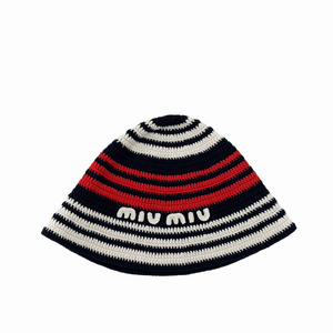 미우미우 로고 크로셰 스트라이프 니트 비니 버킷햇 모자