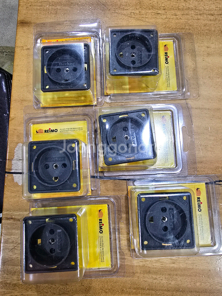 버커 카라반 캠핑 220V 콘센트 6개--3