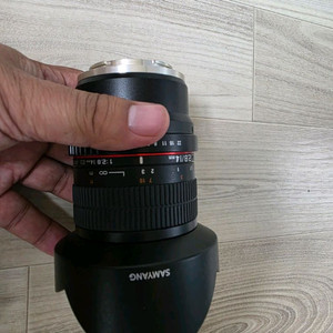소니FE 마운트 삼양 14mm F2.8 수동 단렌즈 판매합니다. (22만원)