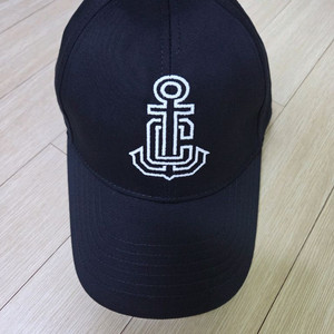 셀린느 로고 볼캡 신상 팝니다. 새상품