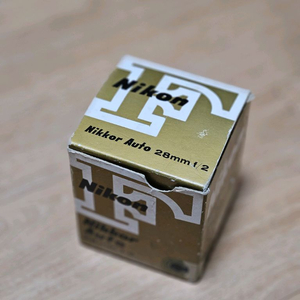 니콘 니코르 28mm f/2 빈티지 렌즈