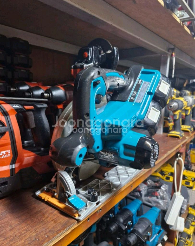 마끼다충전원형톱DHS710스킬본체만.민트급.S급.--8