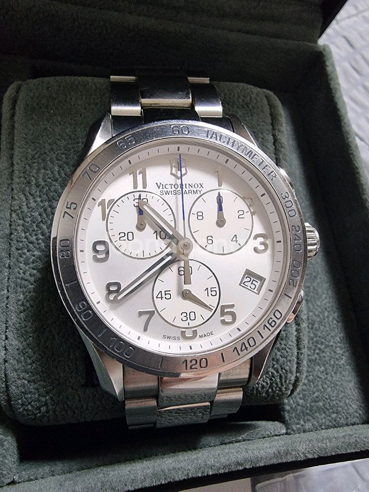 빅토리녹스 쿼츠시계--2