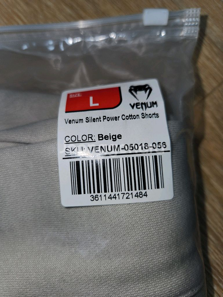 [새상품]베넘 베이지 색상 반바지 팝니다--3