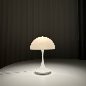 루이스 폴센 판텔라 포터블 화이트 오팔 아크릴