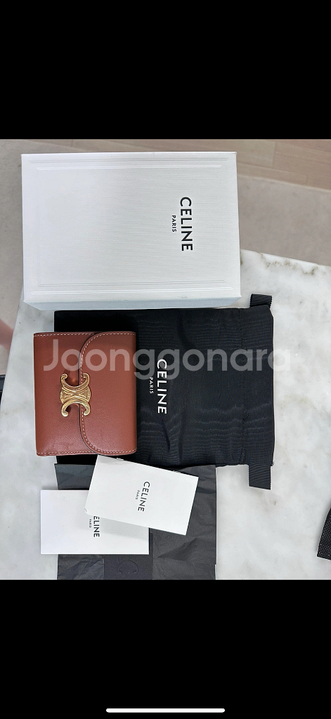 셀린느 트리옹프 카드지갑--0
