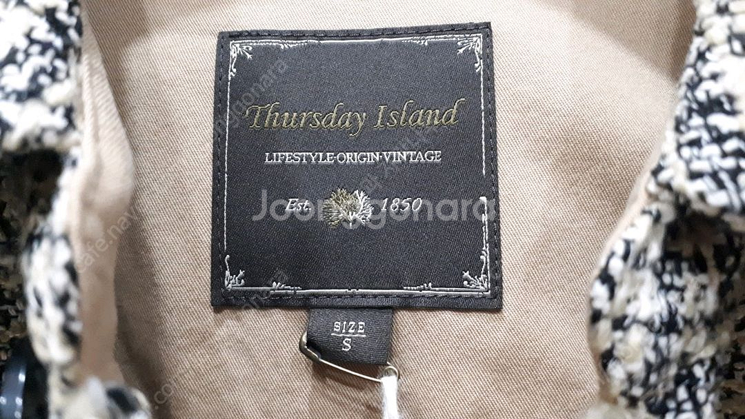 새상품 써스데이아일랜드 트위드 퍼프소매 자켓(착불)--4