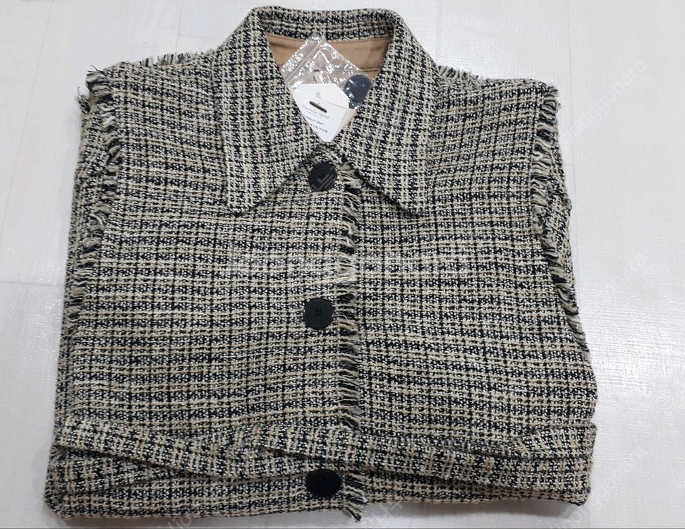새상품 써스데이아일랜드 트위드 퍼프소매 자켓(착불)--5