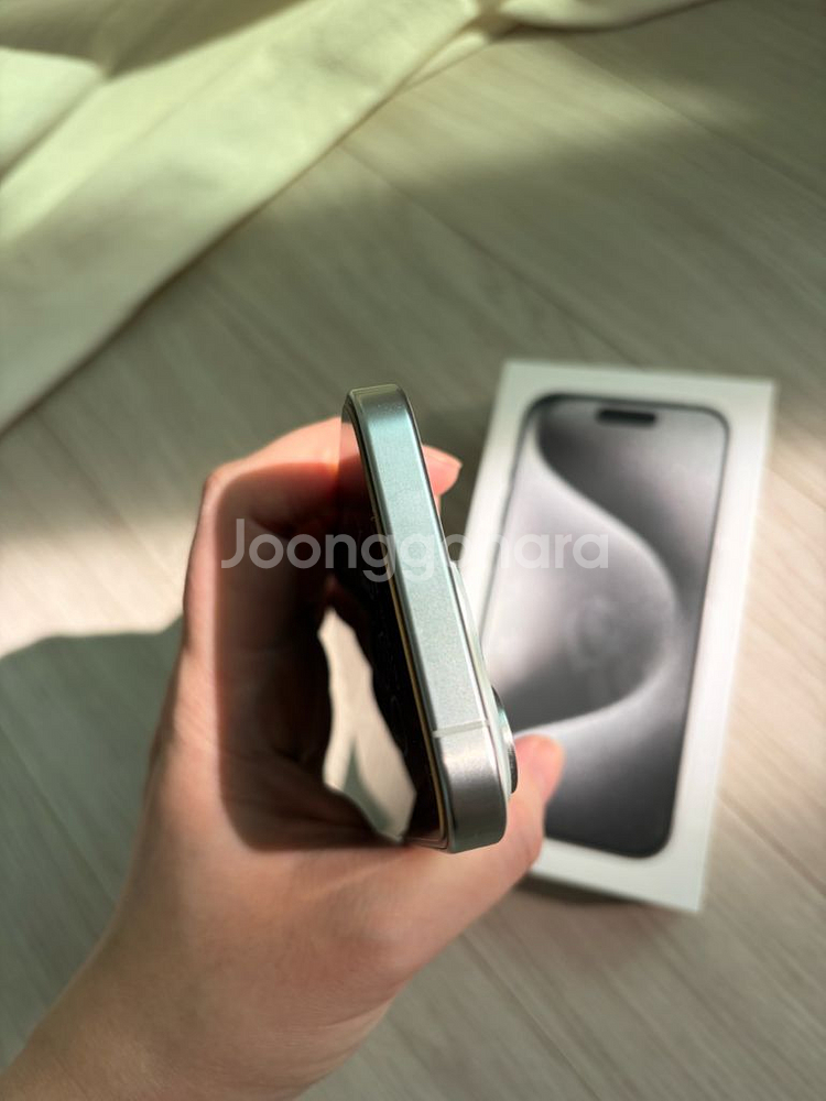 아이폰15프로 256 화이트 애플케어플러스26.10.09까지--5