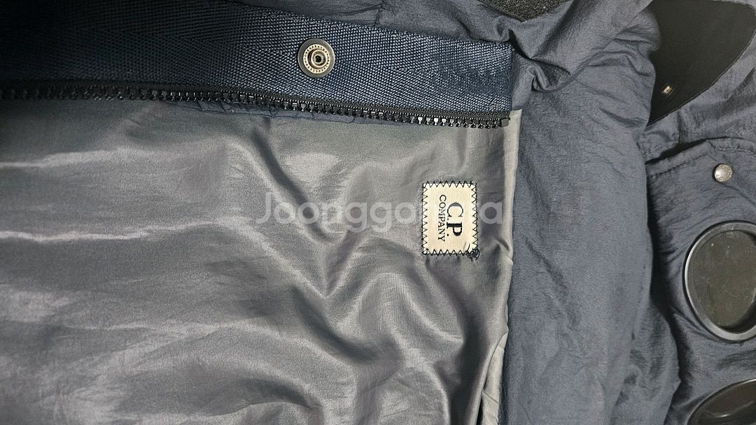 CP컴퍼니 패딩 조끼 95사이즈--2