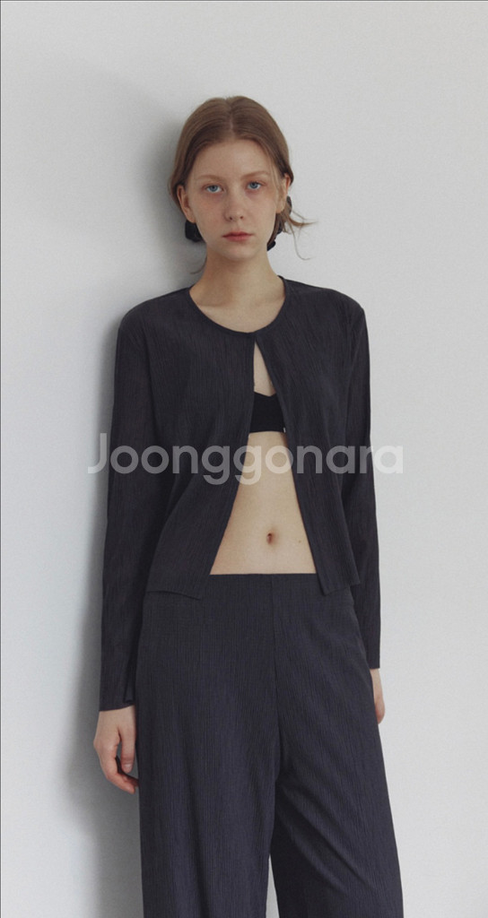 엘로주 플리츠가디건 챠콜네이비 완전새상품--1