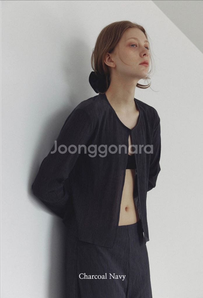 엘로주 플리츠가디건 챠콜네이비 완전새상품--0