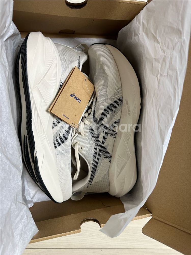 아식스 노바블라스트5 오트밀 275 새상품 판매합니다--0