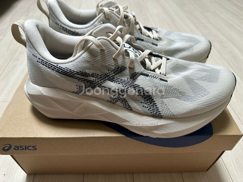 아식스 노바블라스트5 오트밀 275 새상품 판매합니다--2