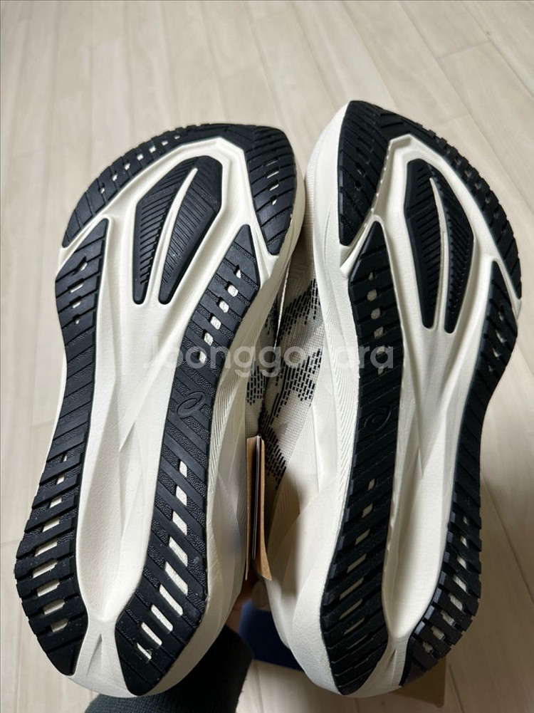 아식스 노바블라스트5 오트밀 275 새상품 판매합니다--6