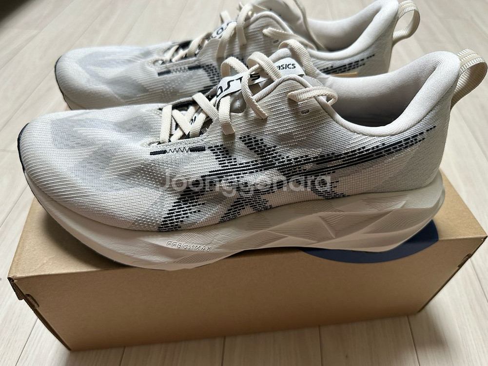 아식스 노바블라스트5 오트밀 275 새상품 판매합니다--3