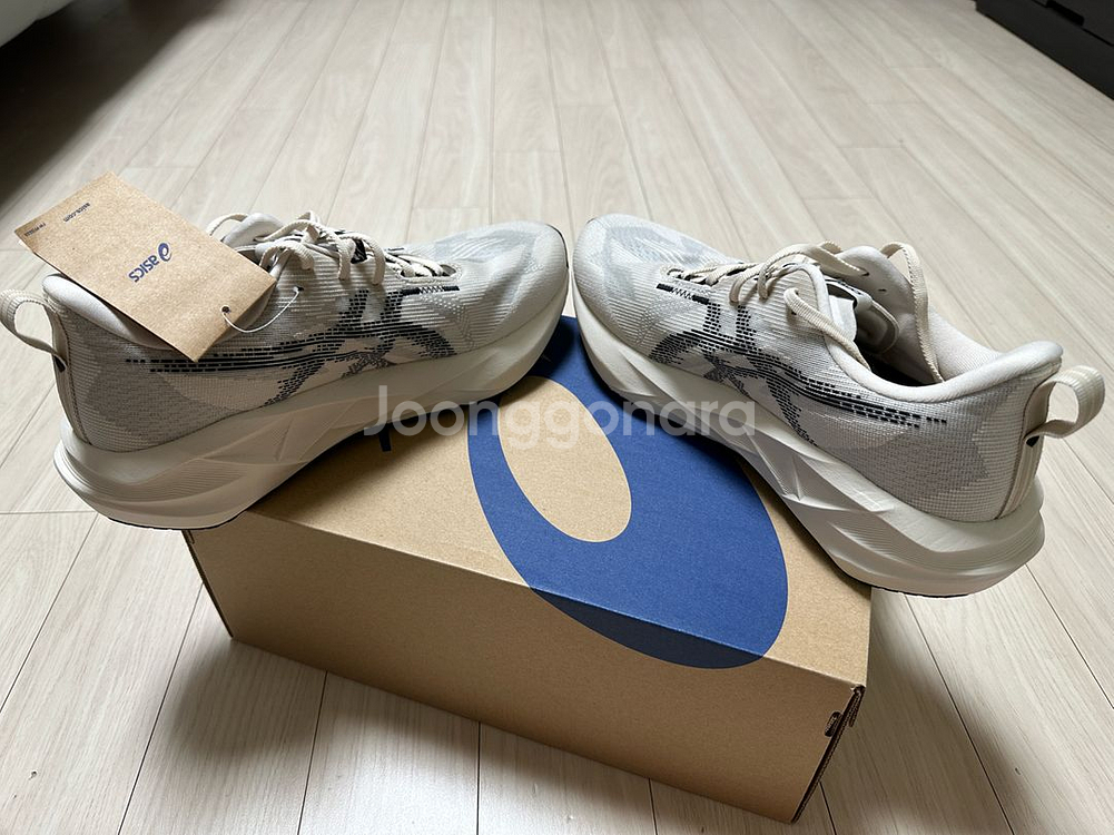 아식스 노바블라스트5 오트밀 275 새상품 판매합니다--5