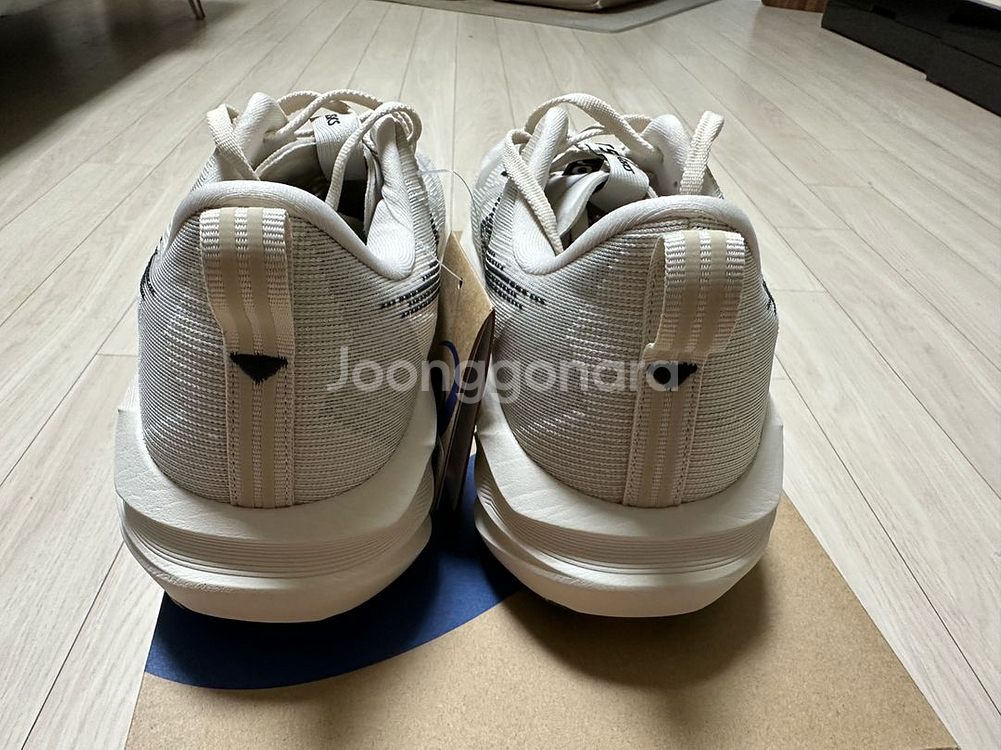 아식스 노바블라스트5 오트밀 275 새상품 판매합니다--4