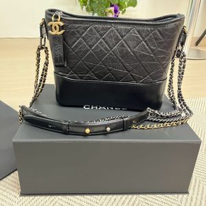 샤넬 가브리엘 호보 뉴미듐