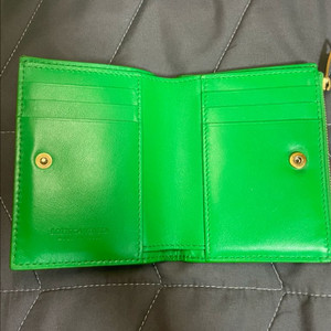 보테가베네타 반지갑 그린 (박스+보증서 포함)