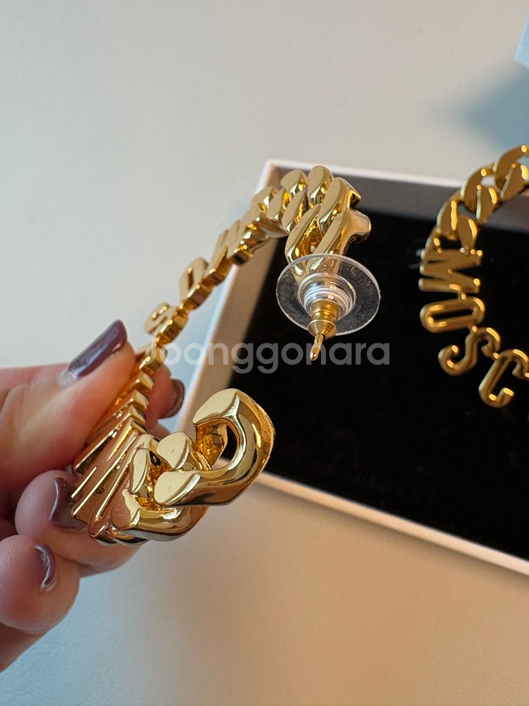 H&M 모스키노 콜라보 귀걸이--3