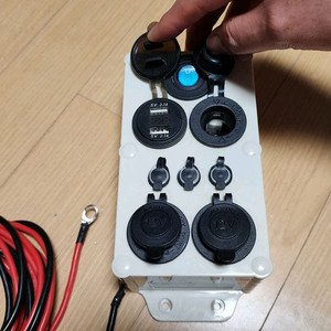 캠핑용 12V 전원 허브