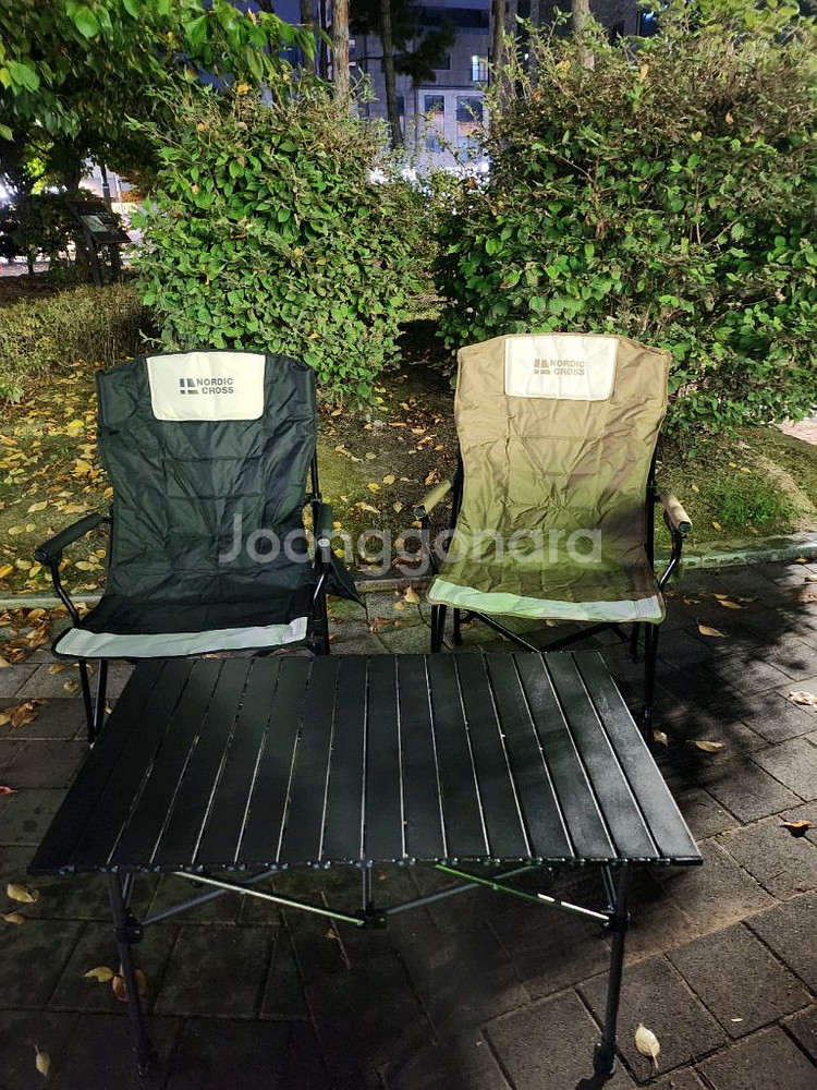 캠핑용 테이블 및 접이식 의자 2개 세트--0