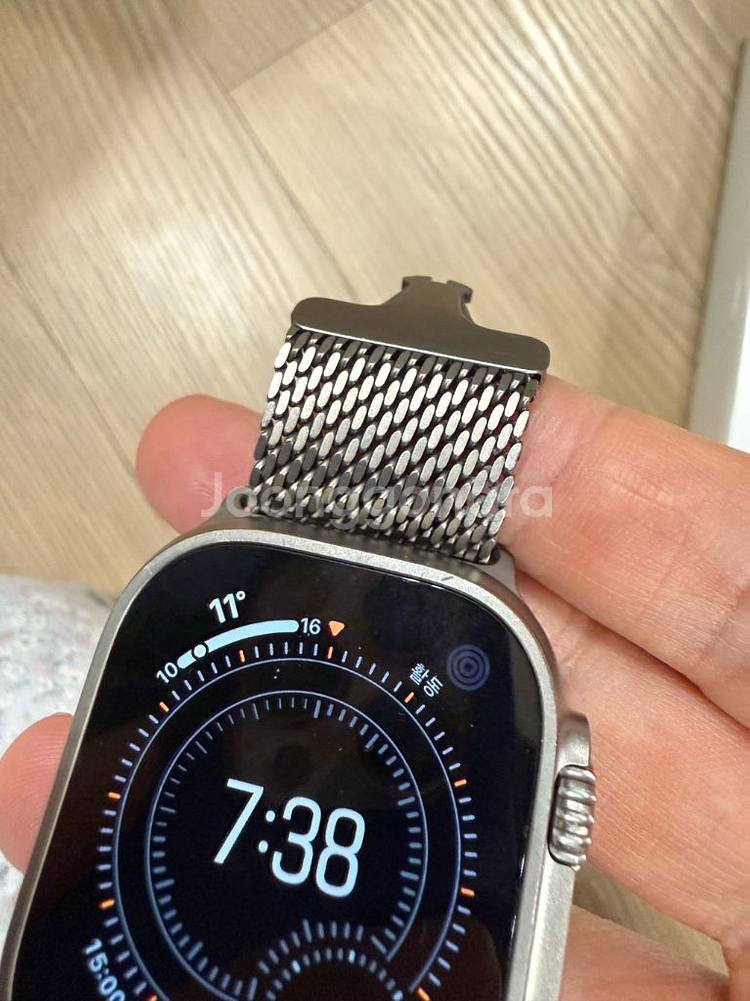 애플워치 울트라2리퍼 + 티타늄 밀레니즈 루프 + 애플케어 팝니다--3