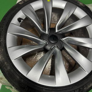 테슬라 정품 20인치 순정 휠타이어 세트