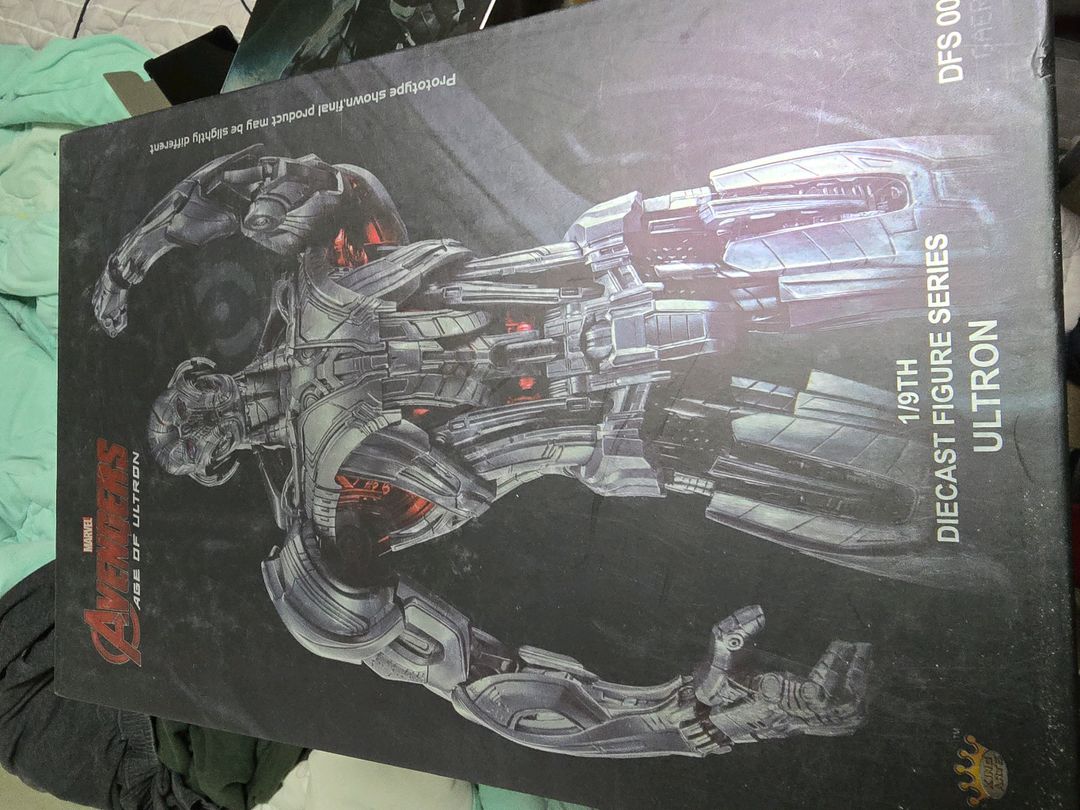 핫토이 제품 킹아츠 제품 아이언맨 울트론 팝니다.