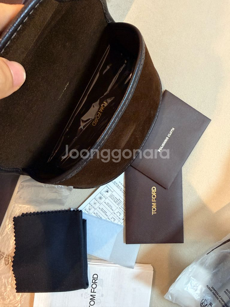 톰포드 tf1245K-01A 블랙 선글라스 풀세트입니다--6