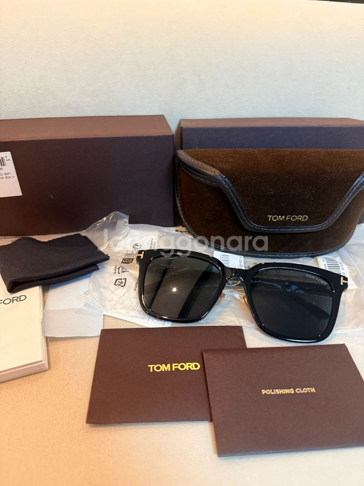 톰포드 tf1245K-01A 블랙 선글라스 풀세트입니다--4