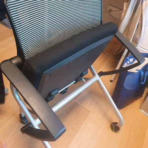 인체공학적 사무용 의자 3개