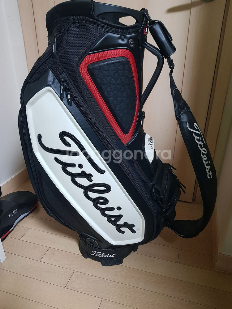 정품 타이틀리스트 Tour Staff Bag 깨끗한거 판매해요.--3