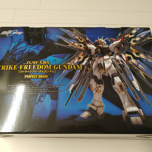 [미개봉] 반다이 정품 PG 스트라이크 프리덤 건담