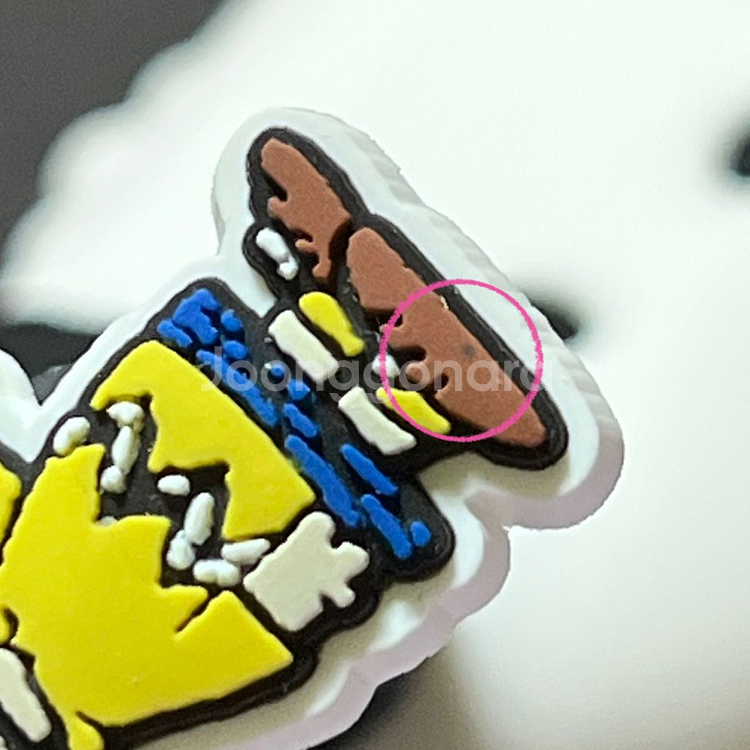 크록스 찰리 브라운/헬로키티 글리터 리본 지비츠--4