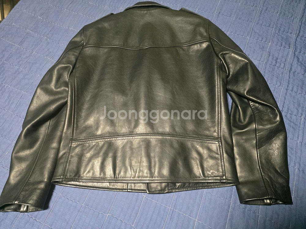 산드로 옴므 레더 라이더 자켓 XL소가죽 자켓실착 적어 상태 좋습니다.사이즈 103-105 정도어깨 49가슴 56총--1