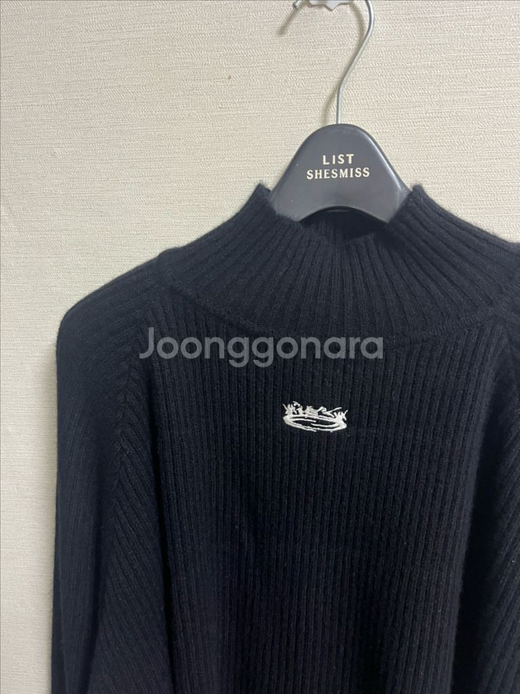 오프닝프로젝트 블랙 로고 스웨터 니트--1