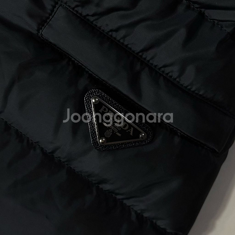 [새상품/50]프라다 삼각로고 패딩--2