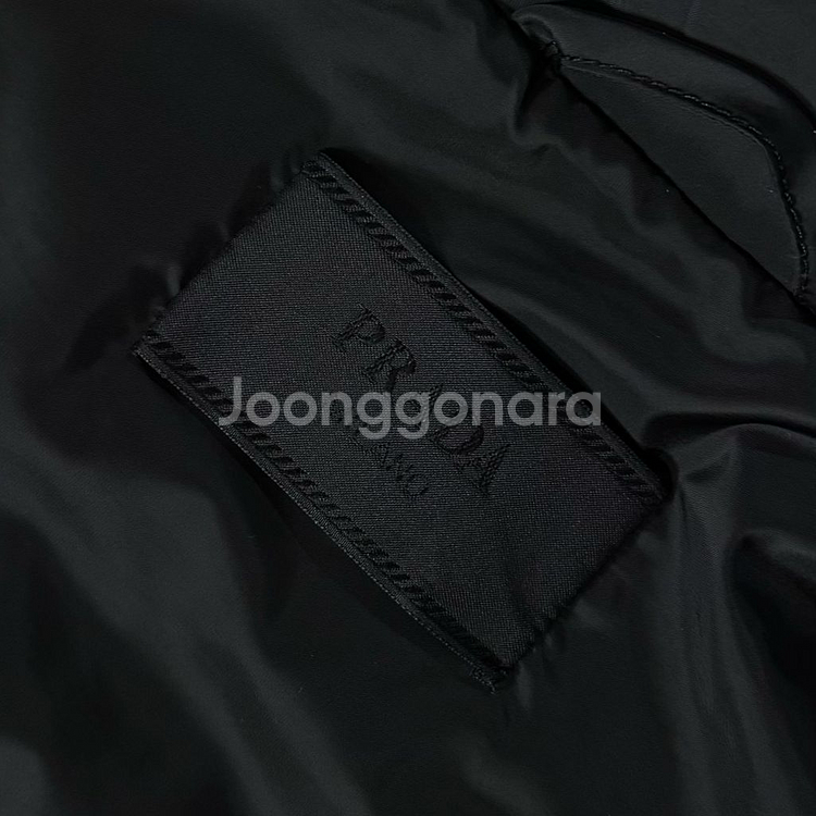 [새상품/50]프라다 삼각로고 패딩--3