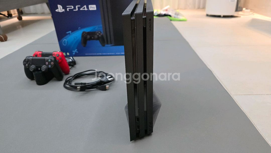 상태최상 플스4 프로 1TB 블랙(7218B) 풀박 팝니다.--4