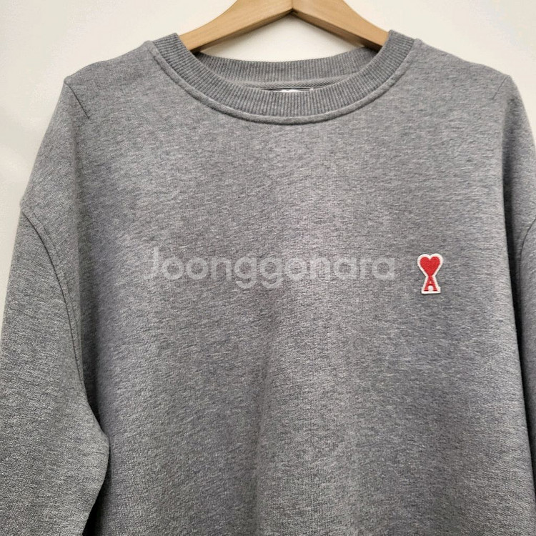 아미 스몰 하트 로고 맨투맨--1