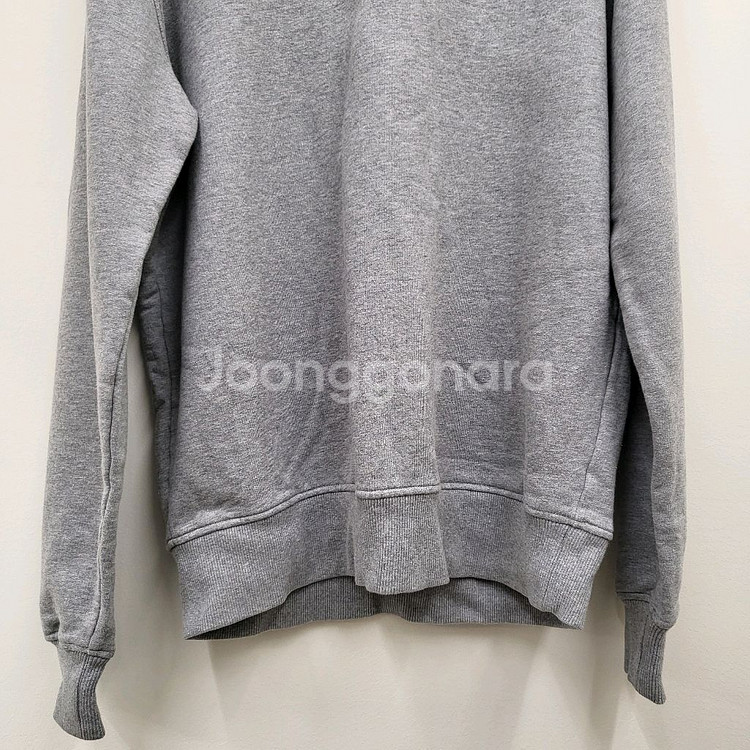 아미 스몰 하트 로고 맨투맨--2